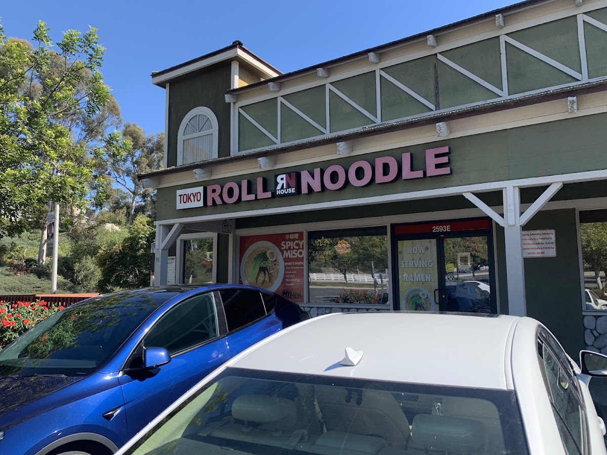 Tokyo Roll & Noodle